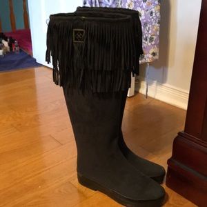 High boot with fringe